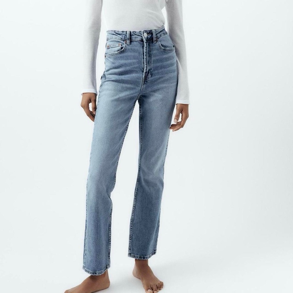 ZARA TRF STOVE PIPE JEANS WITH A HIGH WAIST size 4